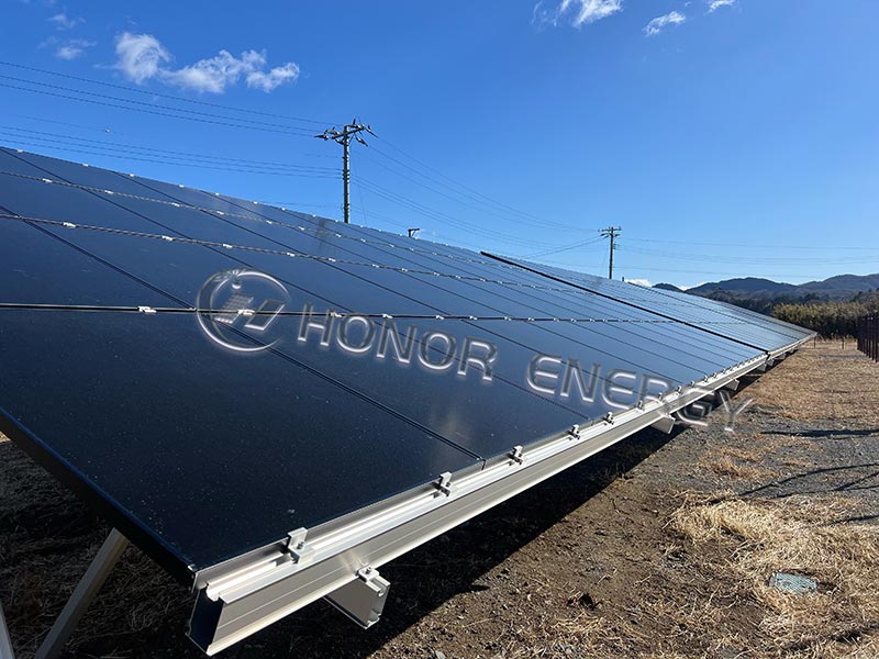 Succesvolle voltooiing van een project voor grondmontage op zonne-energie van 700 kW in Sendai, Japan