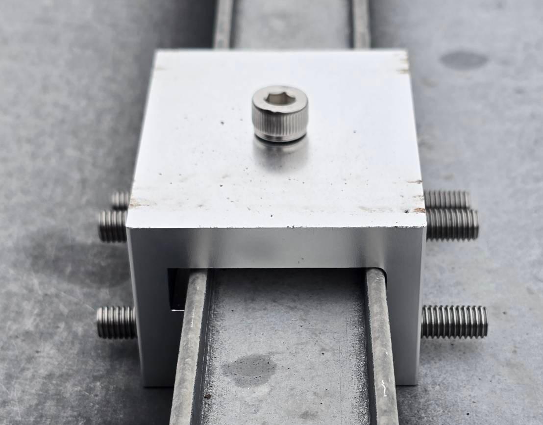 Past perfect bij uw dak: onze NIEUWE dakcliplock is in productie!