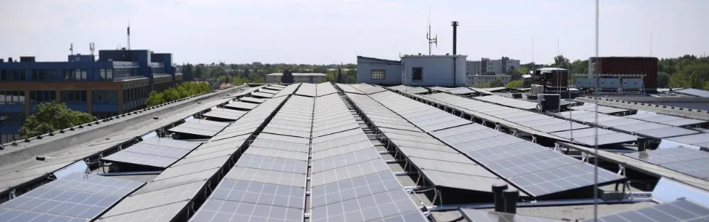 Eén dak, één juiste pasvorm – lessen uit tien jaar dienstverlening aan de Japanse zonne-energiemarkt