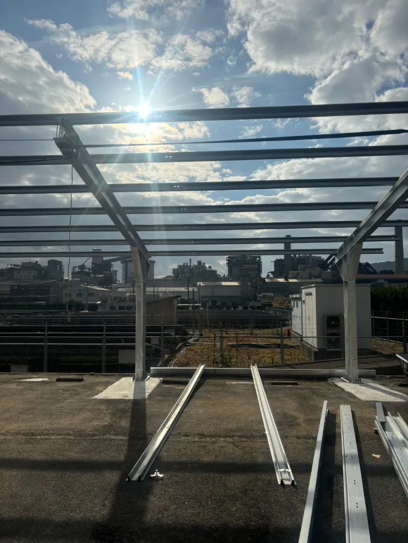Zonne-carport met één kolom